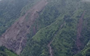 पहिरोमा पुरिएर एक शिशुको मृत्यु, तीनजना बेपता 